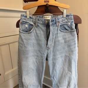Abercrombie Light Wash Curve Love Jeans | Size 27